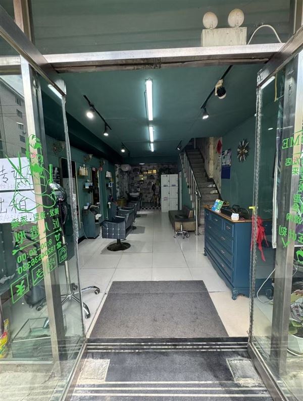 俊景园南门门市空转