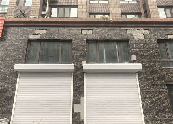 出售海林市九鼎门市房.